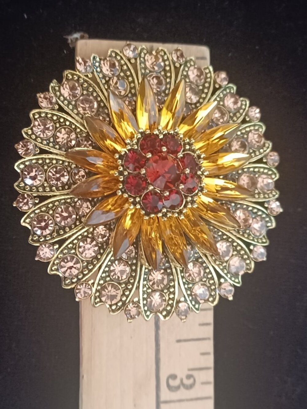 Stunning Gold Rhinestone Brooch - Picture 4 of 4